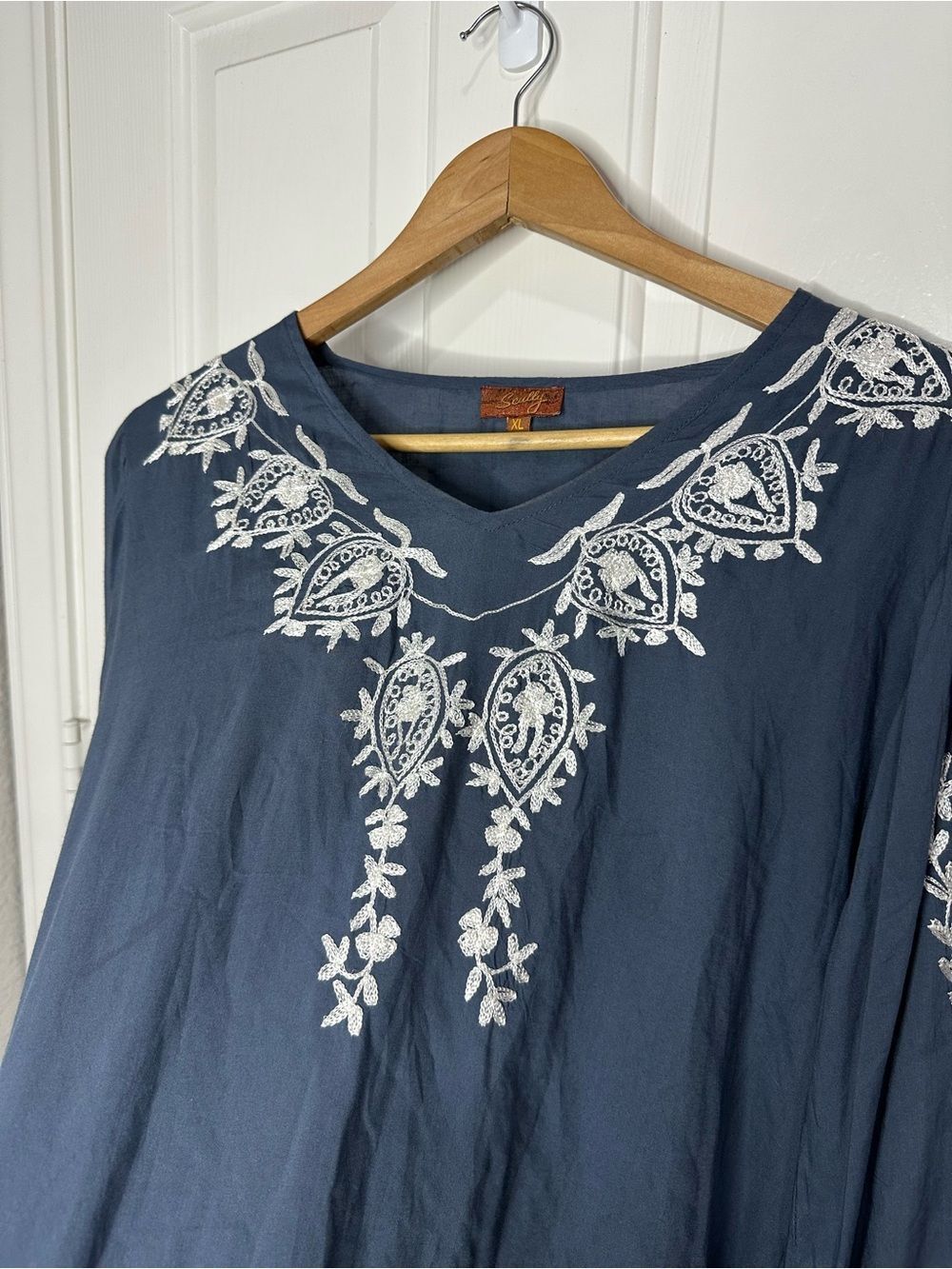 Scully Blue White Floral V-Neck Tunic Blouse Sz XL Western Cottage Prairie Rodeo - Picture 3 of 9